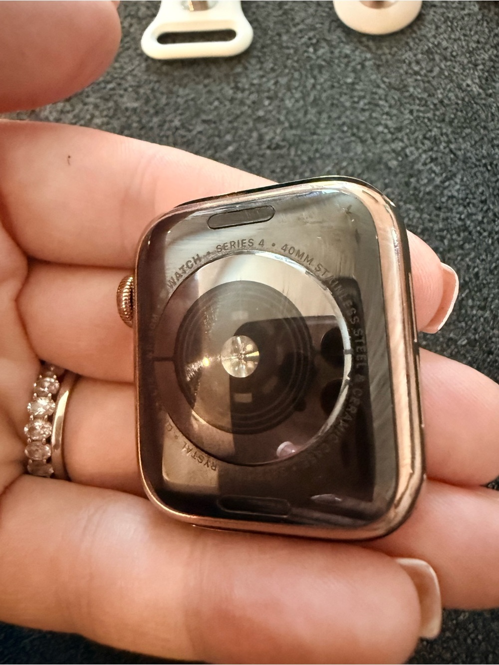 Apple Watch Series 4. Gold Titanium. 40MM - Picture 4 of 4